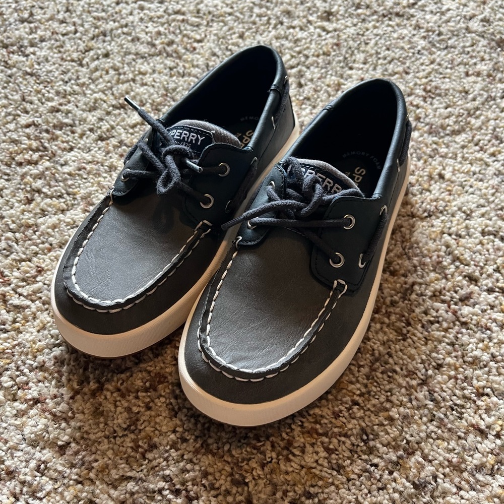 Boys Sperry boat shoes brand new - size 2